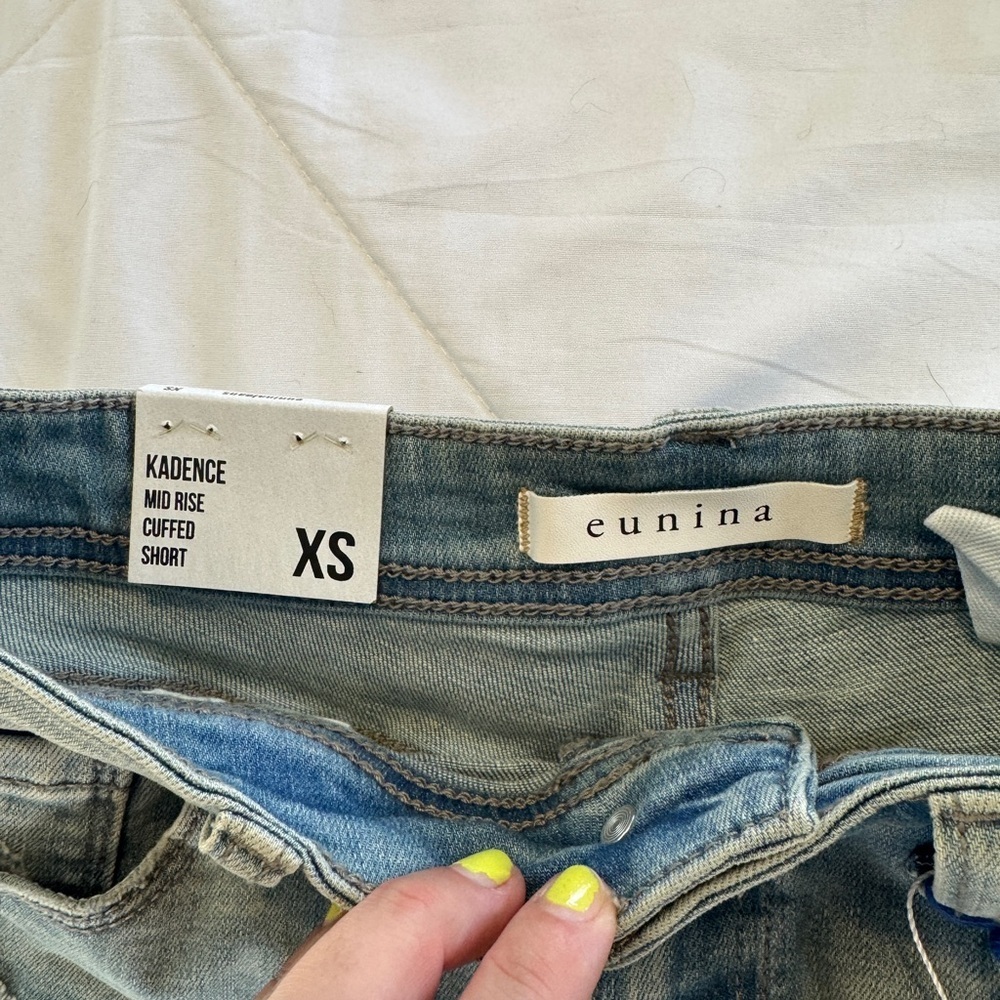Eunina Kadence mid rise cuffed short NWT sz xs - Picture 4 of 5